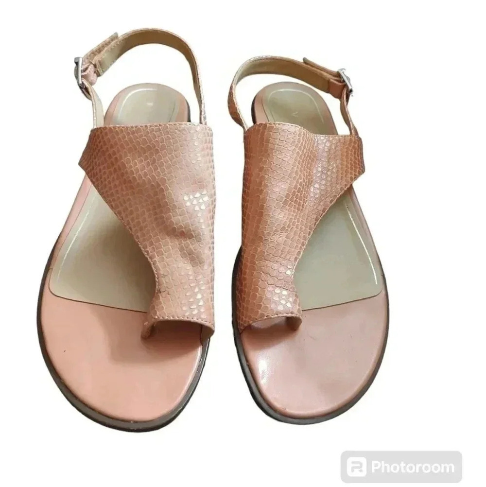Vionic Ella Toe Loop Sandal in blooming Dahlia leather - Picture 7 of 10
